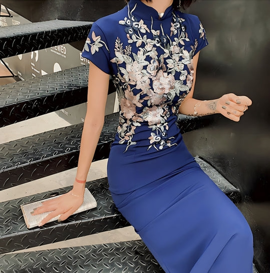 Blue embroidered cheongsam. Elegant ball gown.