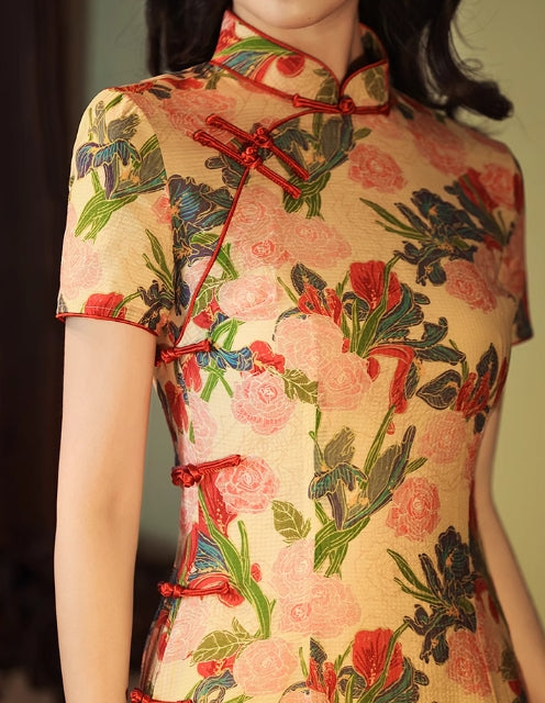 Elegant floral cheongsam. Chinese Qipao dress.