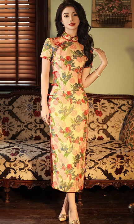 Elegant floral cheongsam. Chinese Qipao dress.