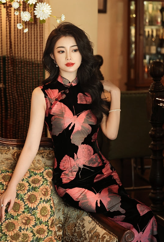 Elegant Chinese vintage cheongsam. Black qipao dress.