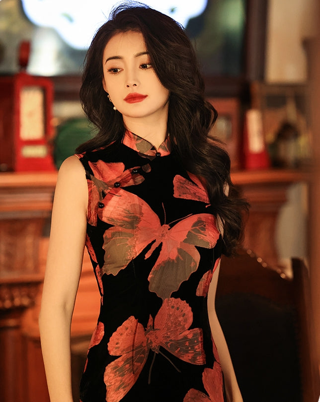 Elegant Chinese vintage cheongsam. Black qipao dress.