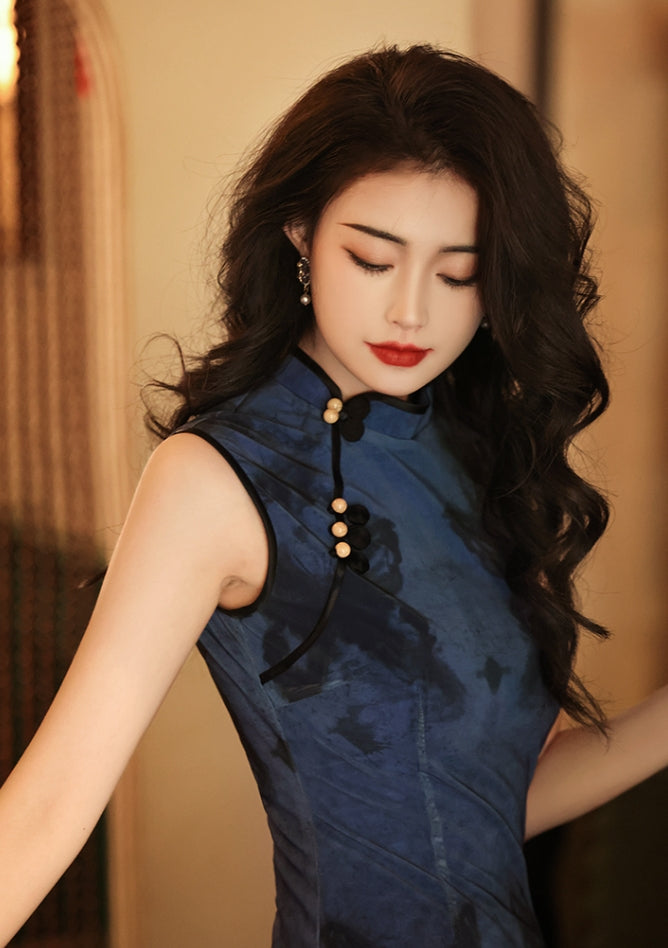 Elegant Chinese vintage cheongsam. Blue qipao dress. Sleeveless gown.