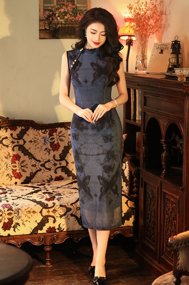 Elegant Chinese vintage cheongsam. Blue qipao dress. Sleeveless gown.