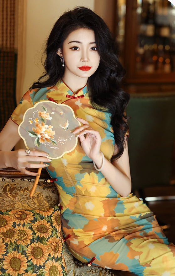 Elegant Chinese vintage cheongsam. Yellow floral qipao dress. Sleeveless gown.