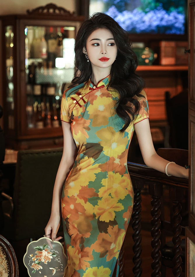 Elegant Chinese vintage cheongsam. Yellow floral qipao dress. Sleeveless gown.