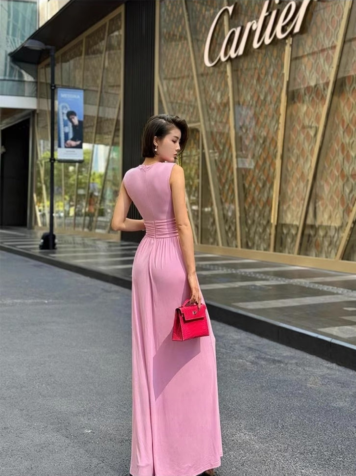 Retro elegant pink sleeveless gown. ball gown.