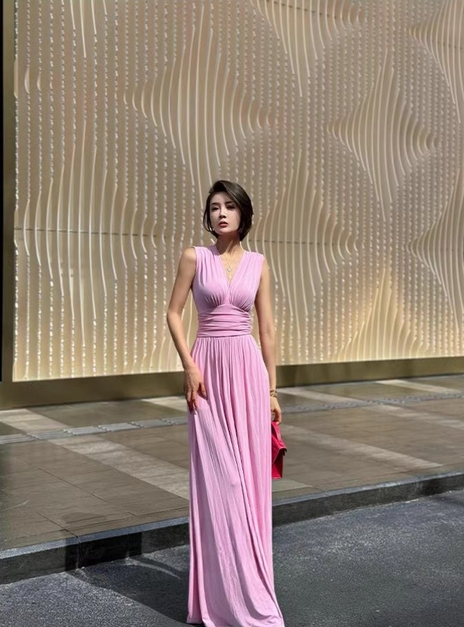 Retro elegant pink sleeveless gown. ball gown.