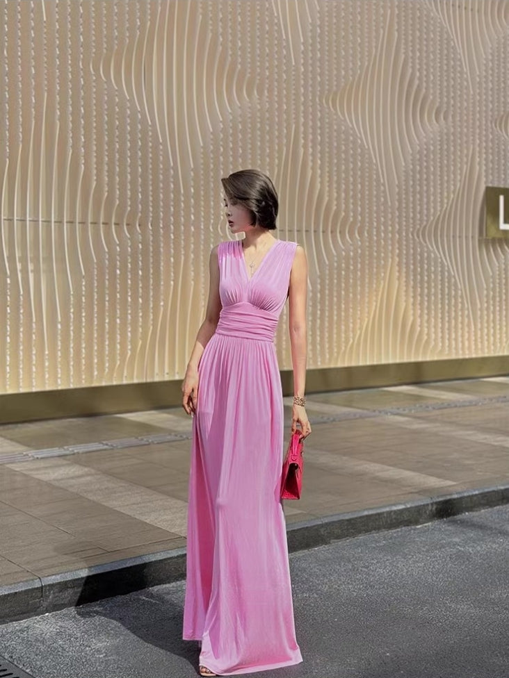 Retro elegant pink sleeveless gown. ball gown.