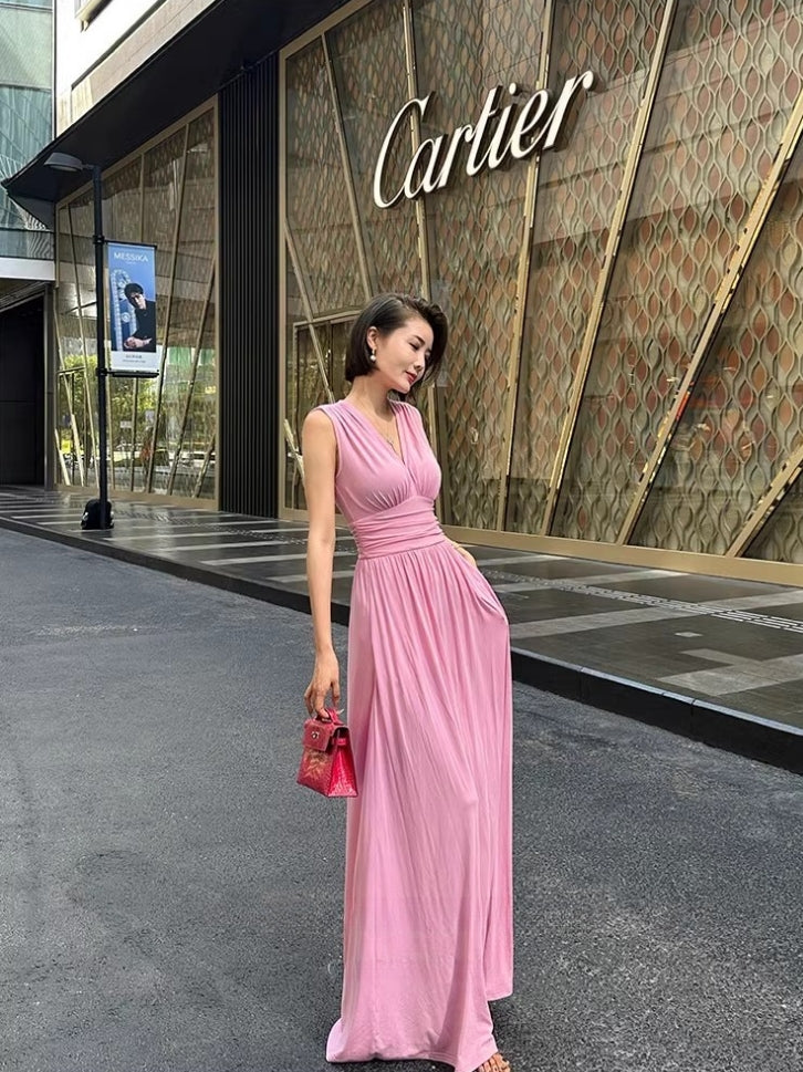 Retro elegant pink sleeveless gown. ball gown.