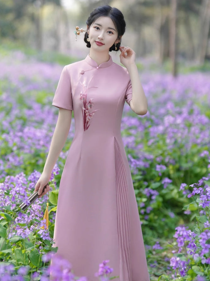 Green A-line cheongsam. Short sleeve cheongsam.