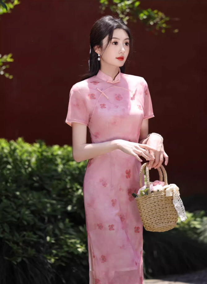 Pink short-sleeved cheongsam. for you.