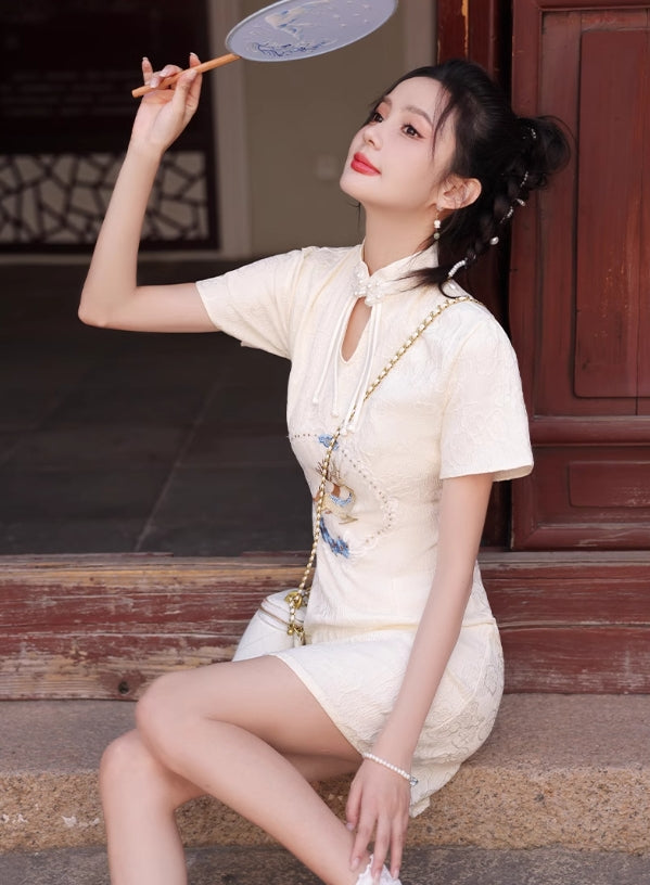 White cheongsam. Short sleeve cheongsam. White skirt. for you.