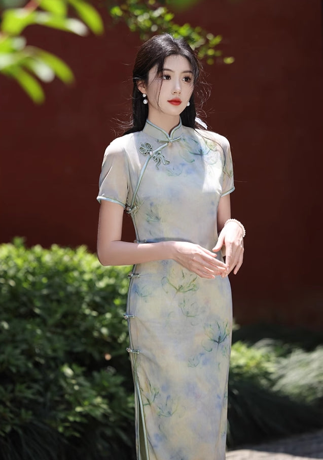 Green cheongsam. Short sleeve cheongsam. Chinese Qipao.for you.