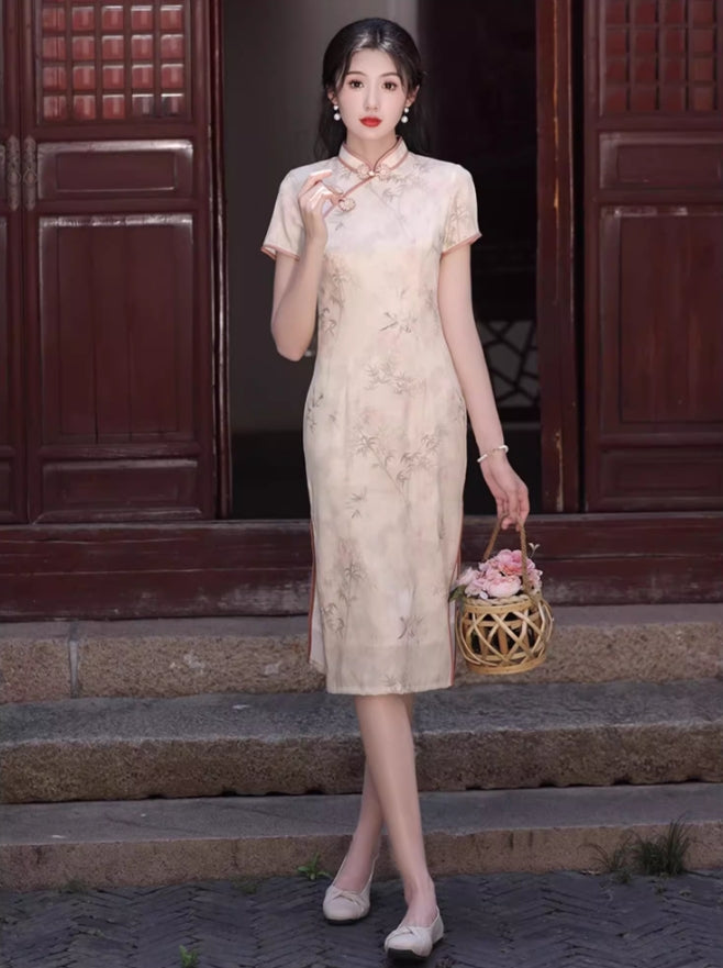 Light pink cheongsam. Short sleeve cheongsam. for you.