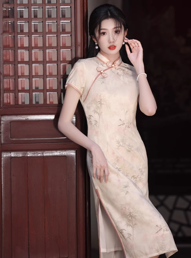 Light pink cheongsam. Short sleeve cheongsam. for you.