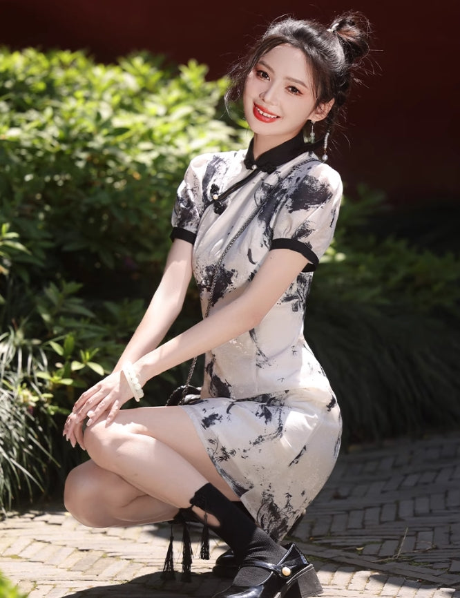 Cheongsam ink painting. Short sleeve cheongsam. Short skirt.