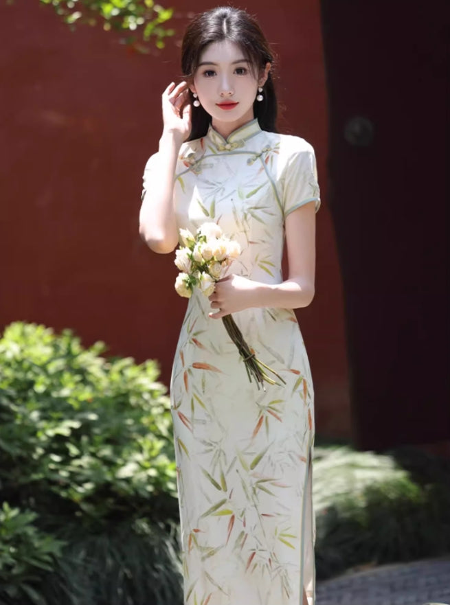 Green cheongsam. Short sleeve cheongsam. Green dress.