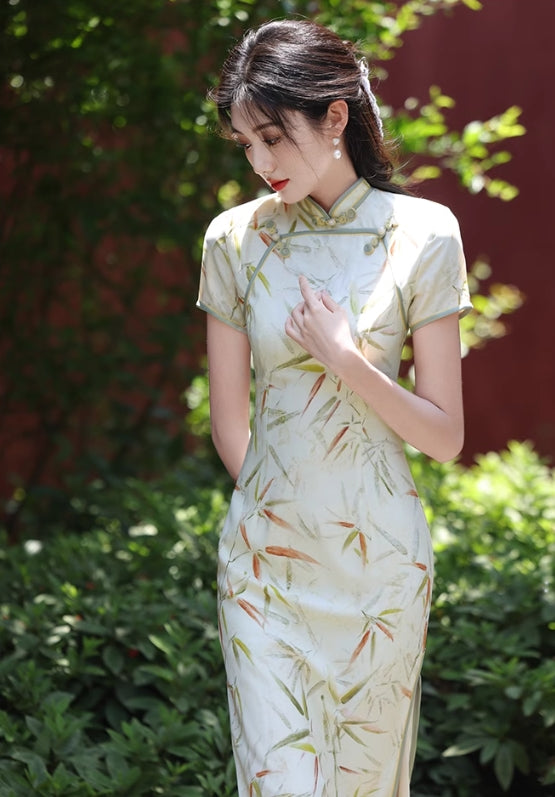 Green cheongsam. Short sleeve cheongsam. Green dress.