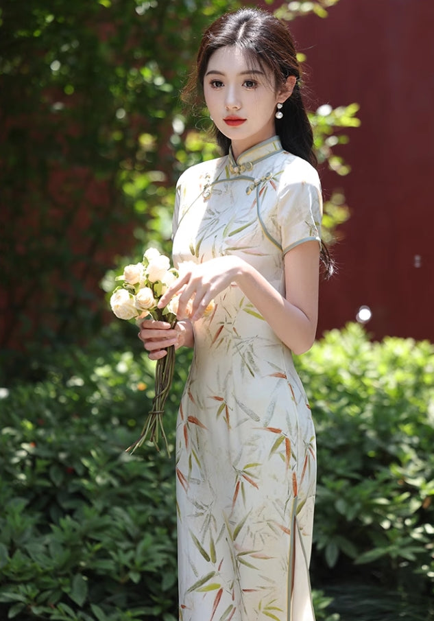 Green cheongsam. Short sleeve cheongsam. Green dress.