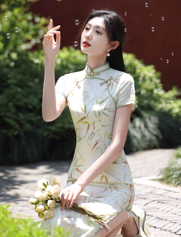 Green cheongsam. Short sleeve cheongsam. Green dress.