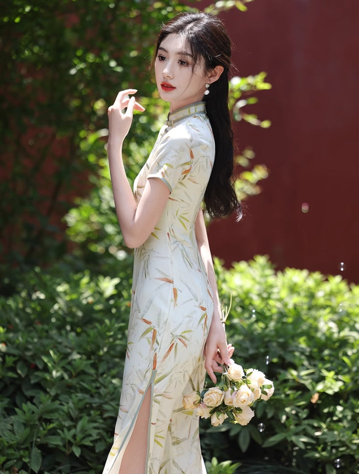 Green cheongsam. Short sleeve cheongsam. Green dress.