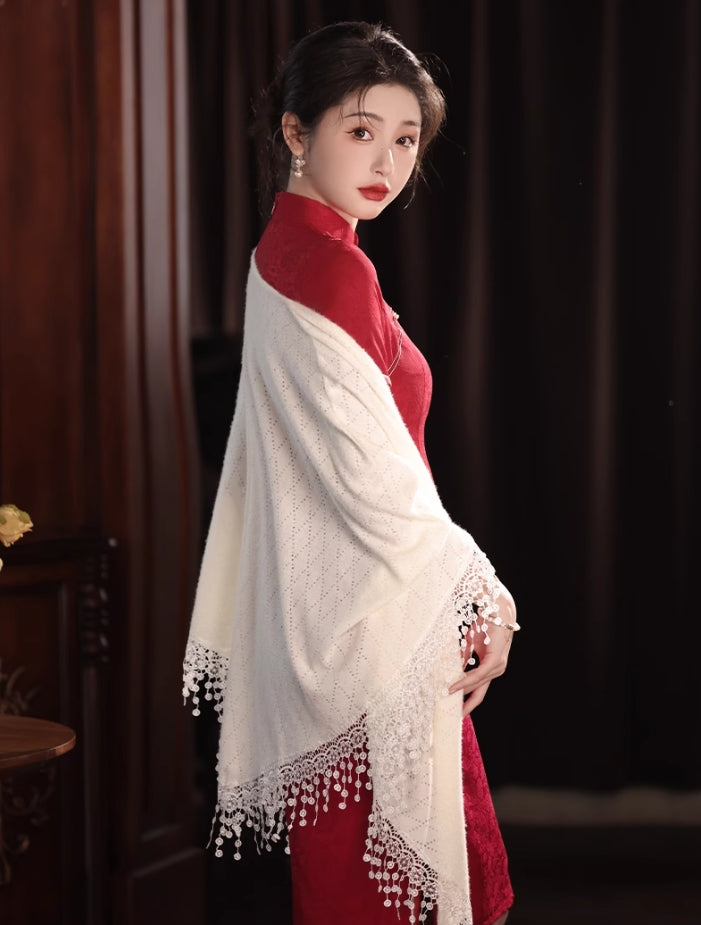 Red cheongsam. Short sleeve cheongsam. Chinese wedding dress.