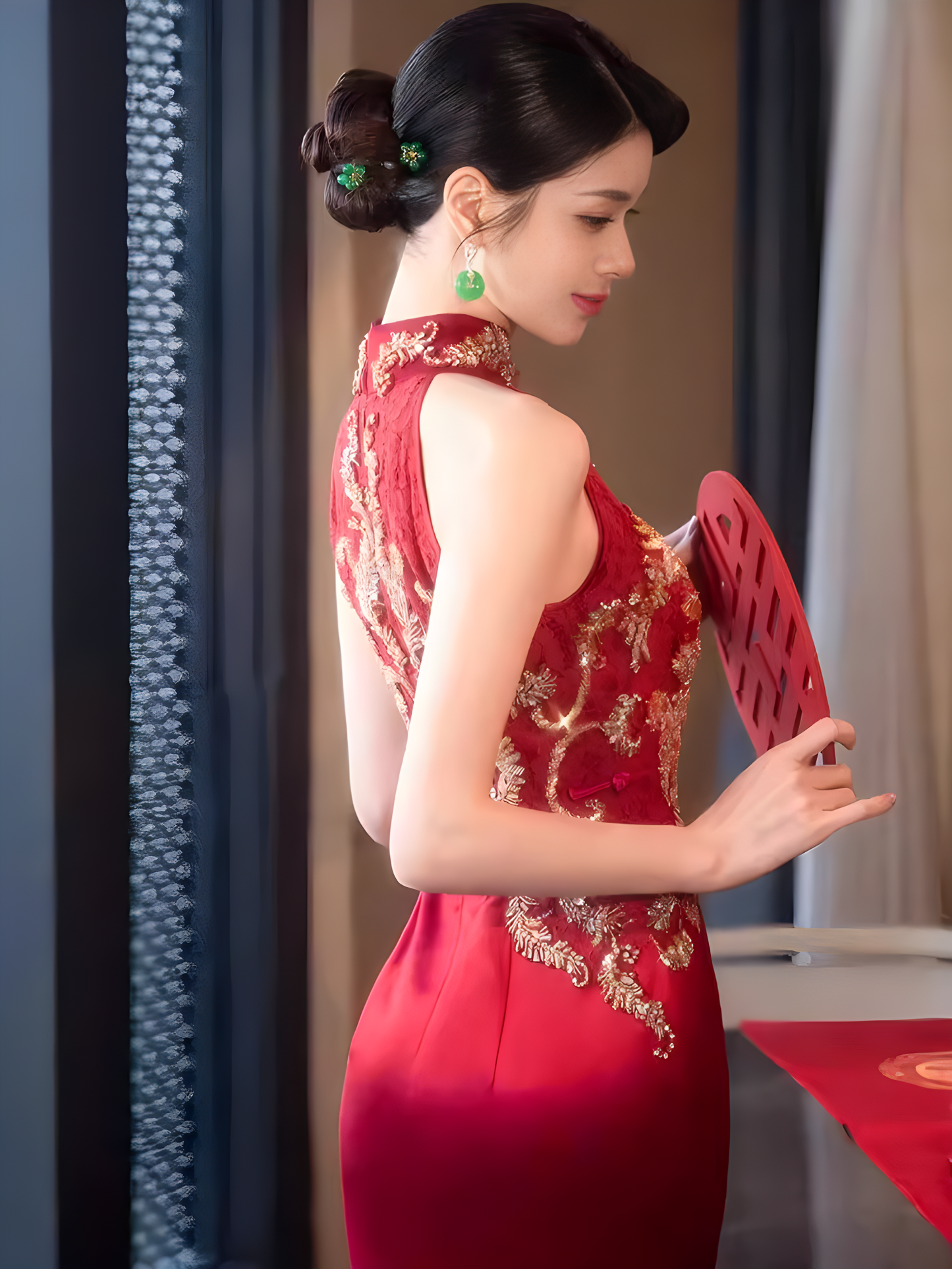 Red sleeveless cheongsam. Bridal Qipao dress. Chinese wedding dress.