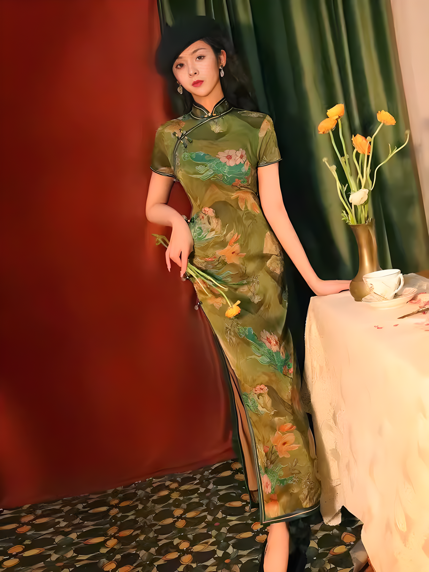 Yellow Chinese short-sleeved cheongsam. Retro cheongsam.