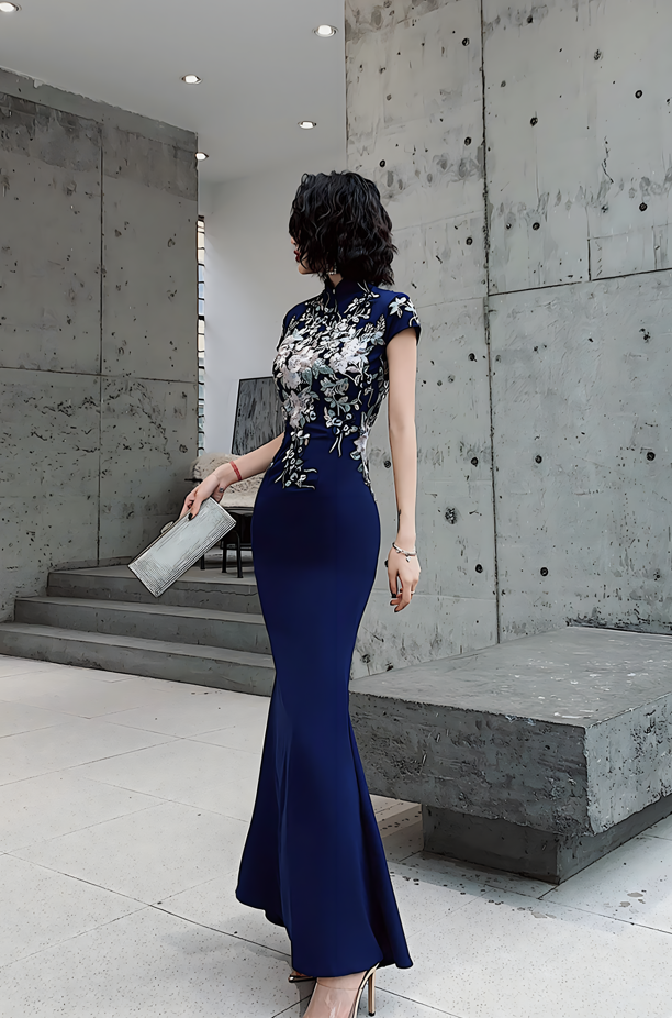 Blue embroidered cheongsam. Elegant ball gown.