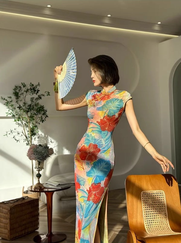 Floral cheongsam. Long skirt with short sleeves.