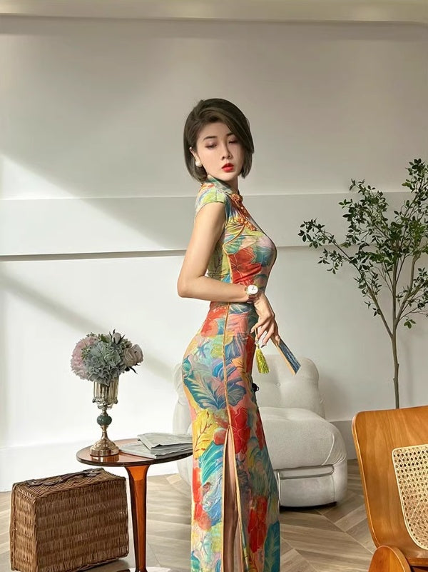 Floral cheongsam. Long skirt with short sleeves.