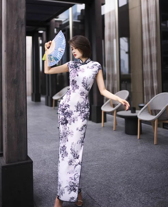 White floral cheongsam. Ball gown. Chinese dress.