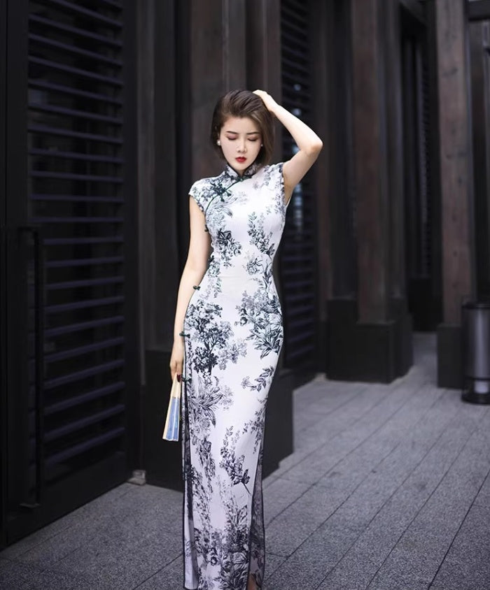 White floral cheongsam. Ball gown. Chinese dress.