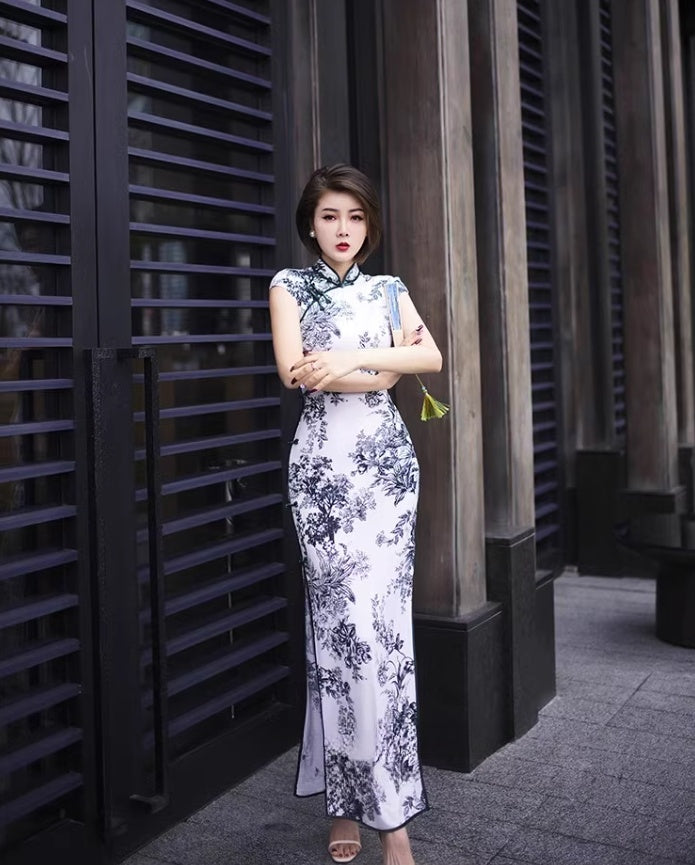 White floral cheongsam. Ball gown. Chinese dress.