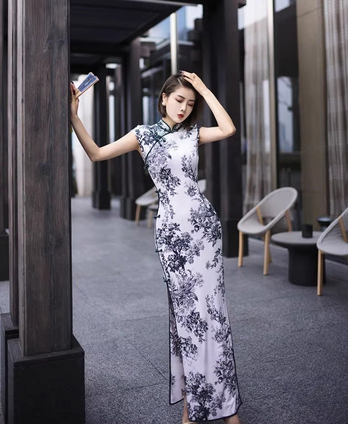 White floral cheongsam. Ball gown. Chinese dress.