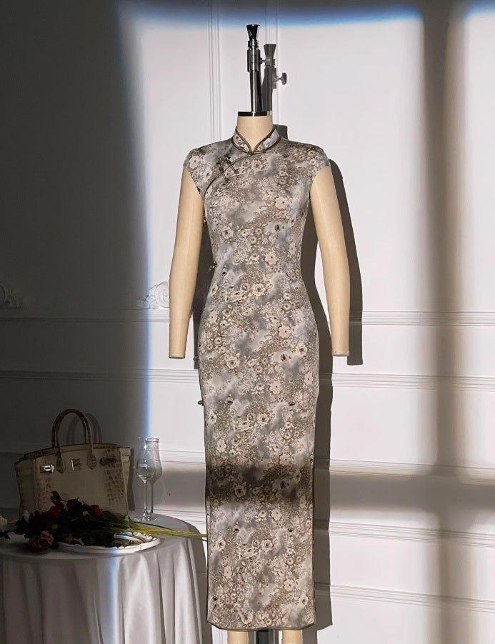 Gray floral cheongsam. Sleeveless gown. Chinese robe.