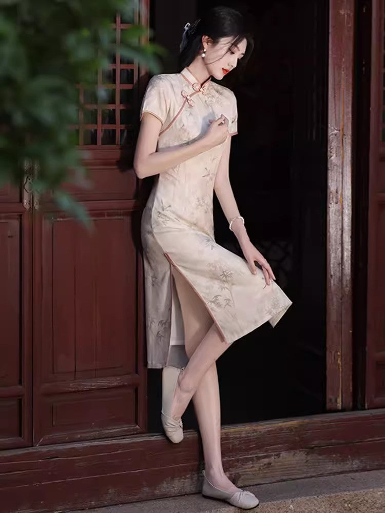 Light pink cheongsam. Short sleeve cheongsam. for you.