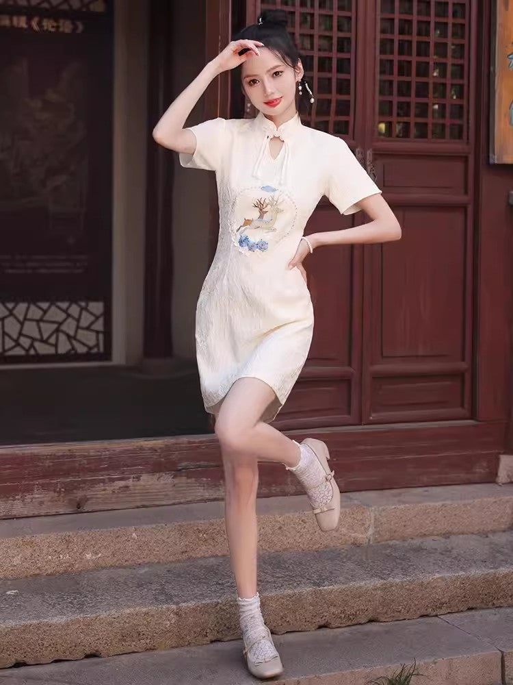 White cheongsam. Short sleeve cheongsam. White skirt. for you.