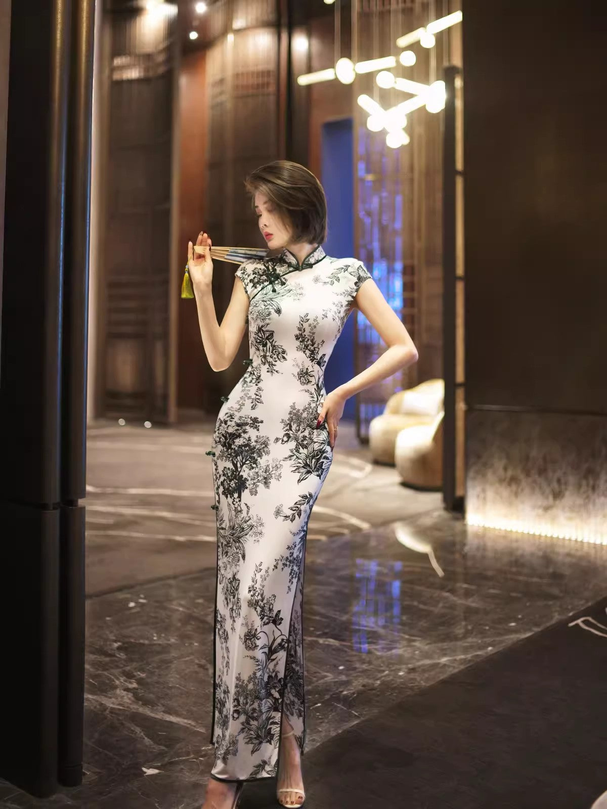 White floral cheongsam. Ball gown. Chinese dress.