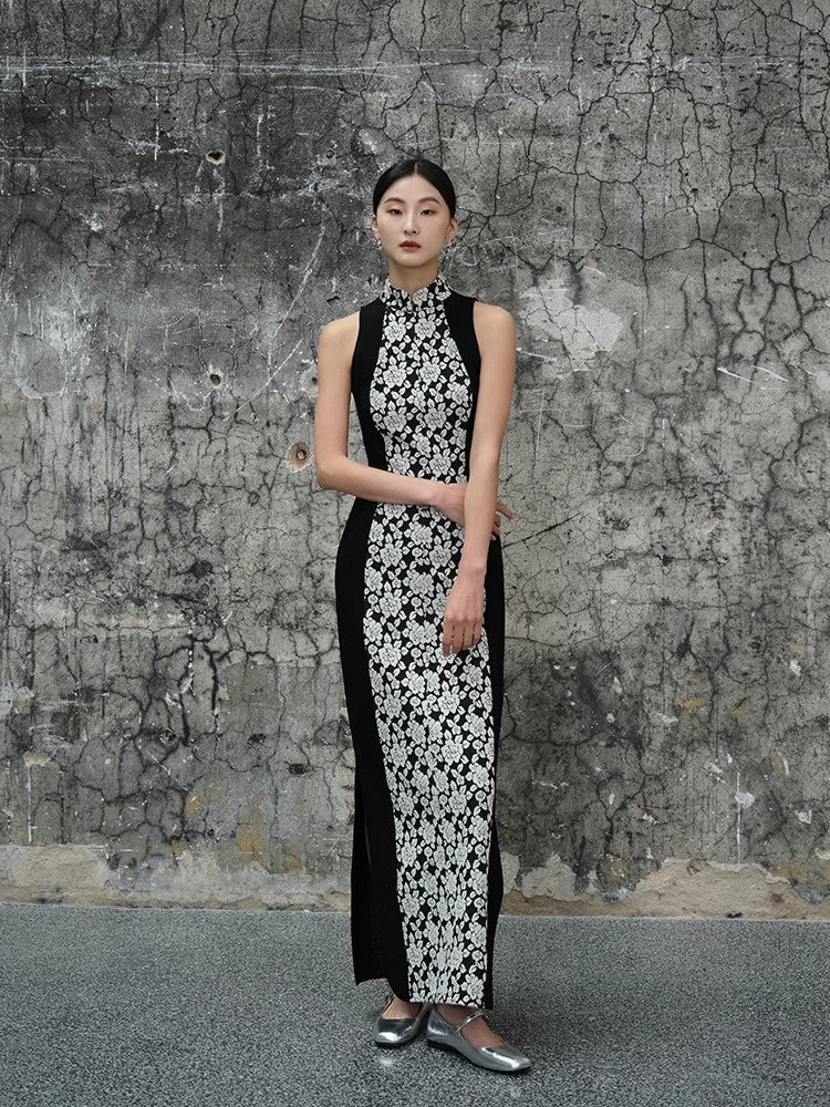 Elegant black floral cheongsam. Sleeveless dress. Customized cheongsam Qipao.