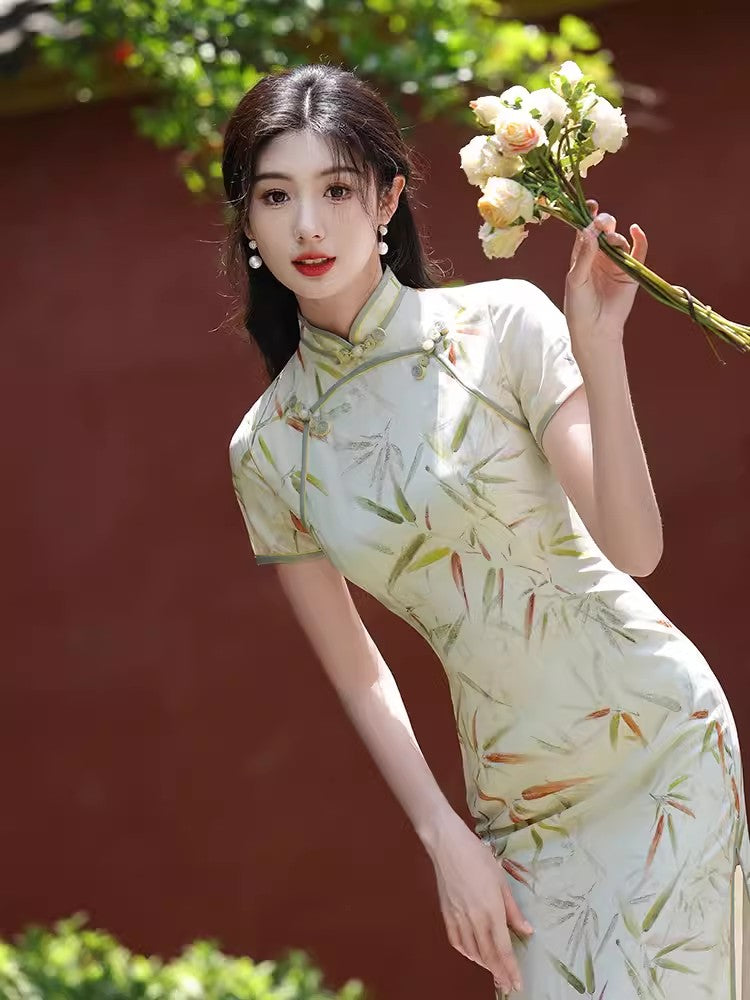 Green cheongsam. Short sleeve cheongsam. Green dress.