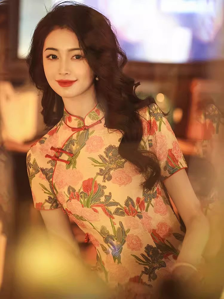 Elegant floral cheongsam. Chinese Qipao dress.