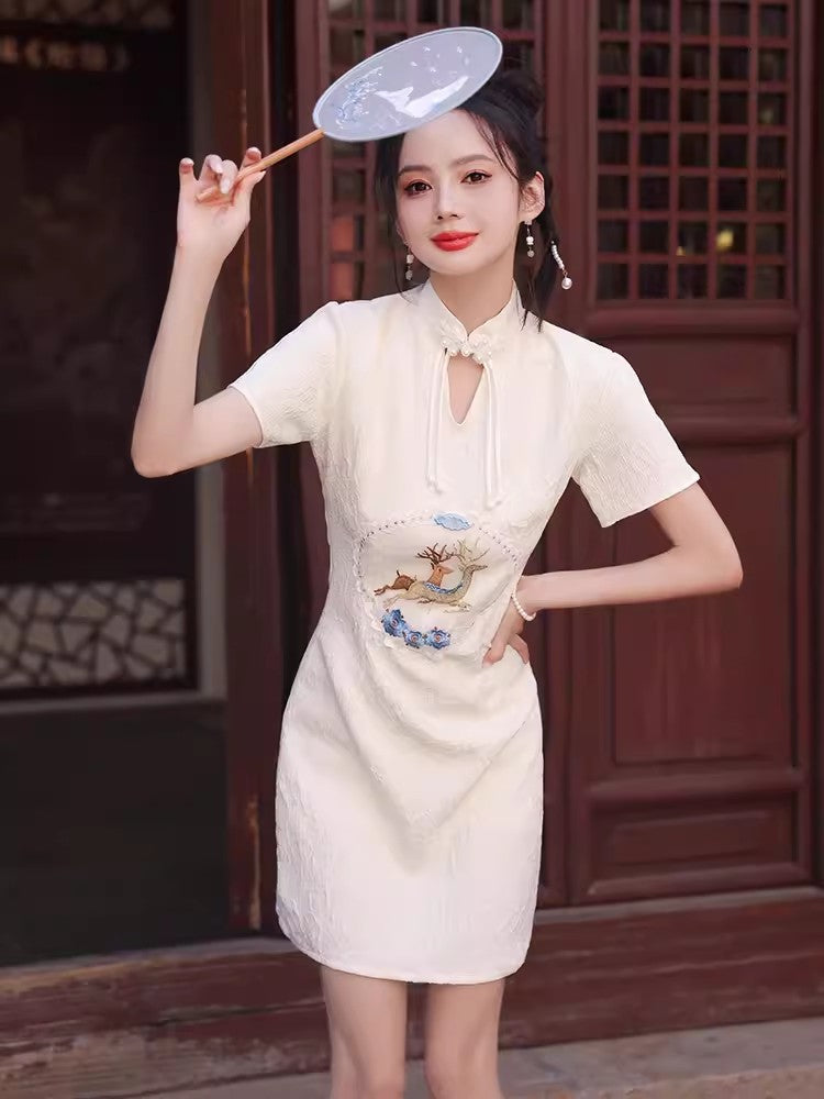 White cheongsam. Short sleeve cheongsam. White skirt. for you.