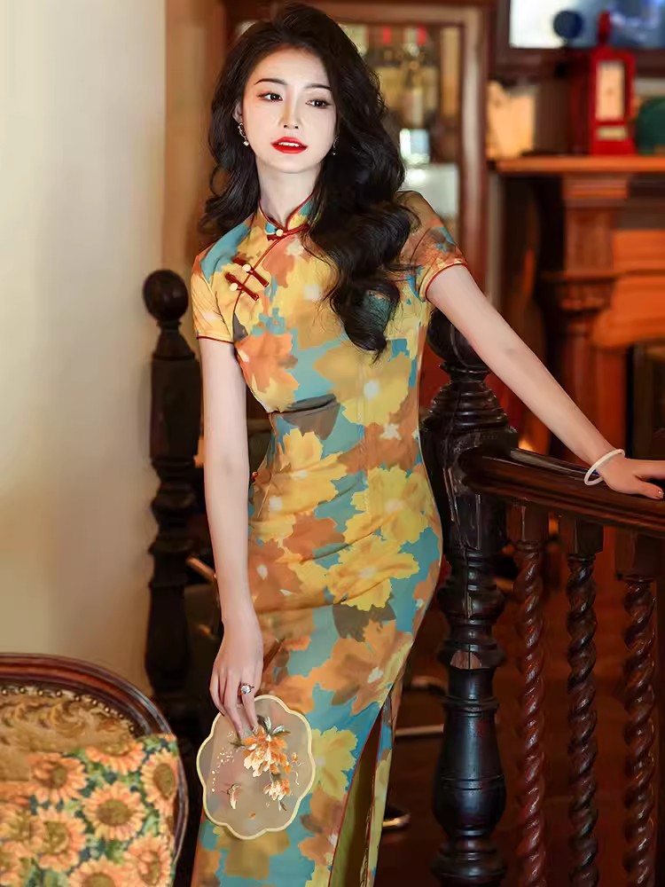 Elegant Chinese vintage cheongsam. Yellow floral qipao dress. Sleeveless gown.