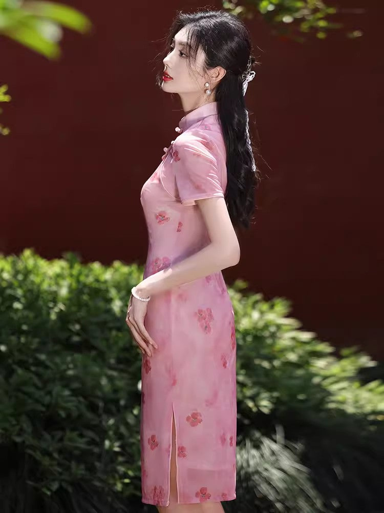 Pink short-sleeved cheongsam. for you.