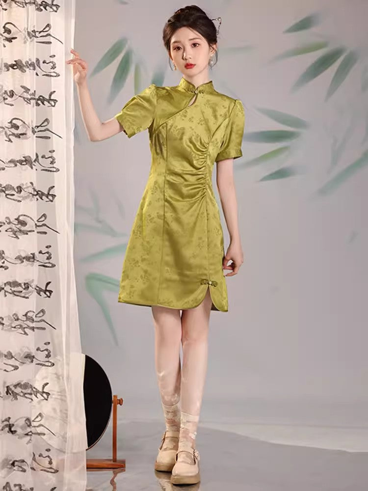 Green cheongsam. Short sleeve cheongsam. Green skirt. for you.