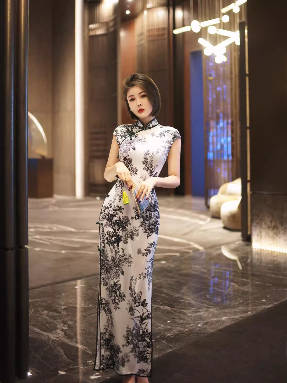 White floral cheongsam. Ball gown. Chinese dress.