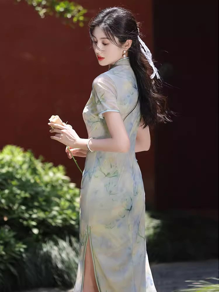 Green cheongsam. Short sleeve cheongsam. Chinese Qipao.for you.