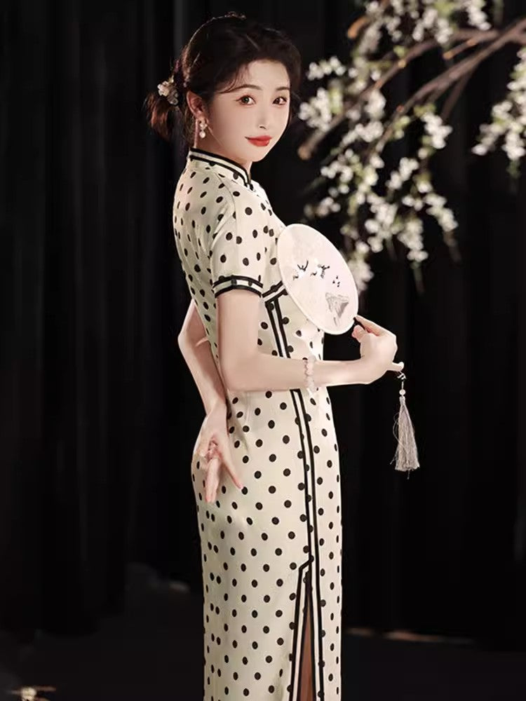 Polka dot cheongsam. Champagne color short-sleeved cheongsam.