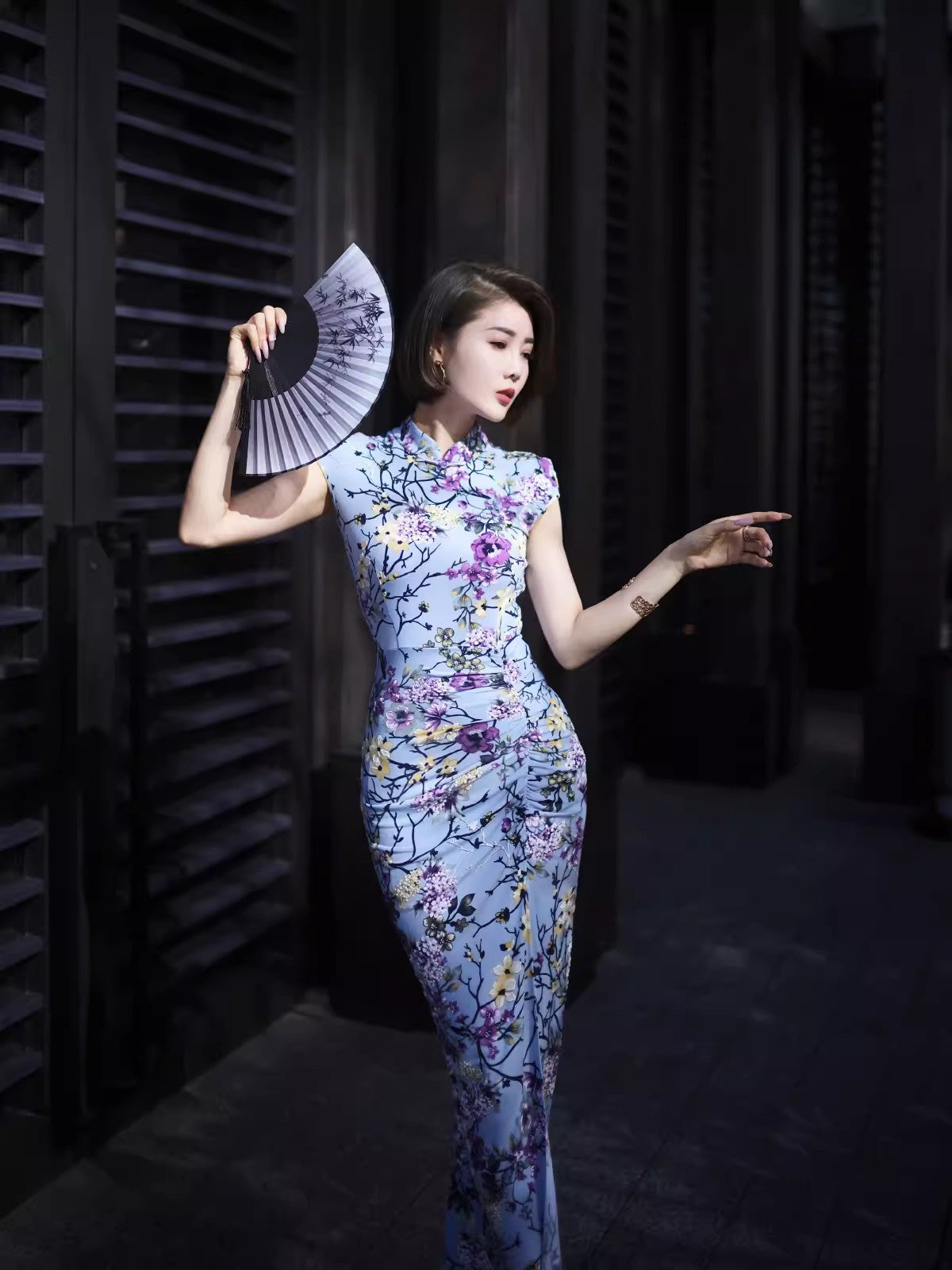 Blue floral cheongsam. Ball gown. Chinese dress.